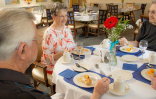 Buena Vida Estates residents enjoying a meal in the dining room